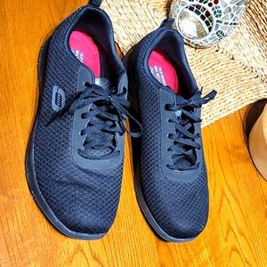 Sketches slip-resistant air-cooled memory foam